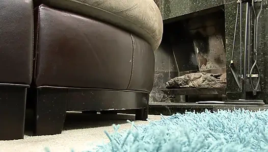 Orta yaşlı seksi kadın canavar zenci yarağını emiyor ve sonra amına boşalıyor