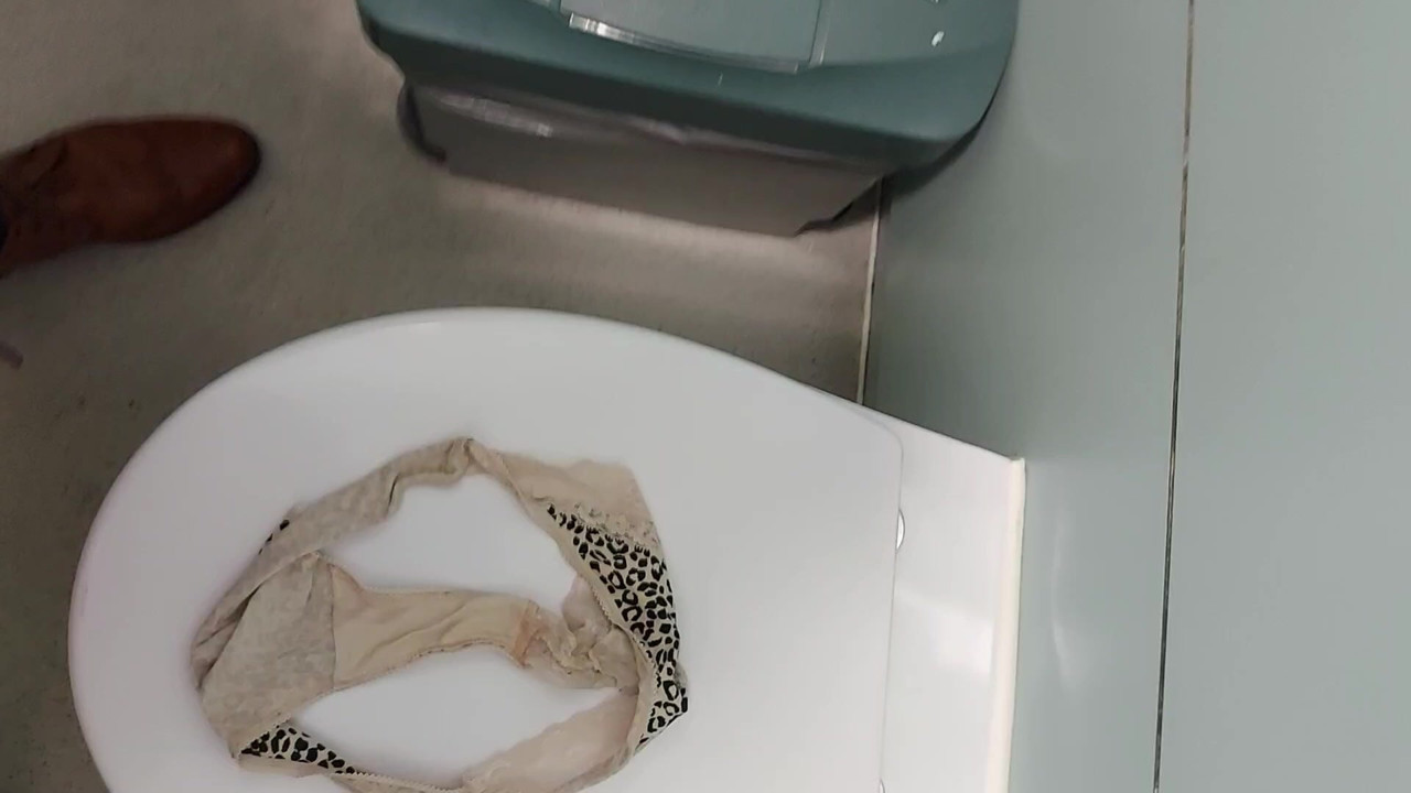 RVI Hastanesi Newcastle'dan bir hemşirenin külotlarına boşalıyorum.