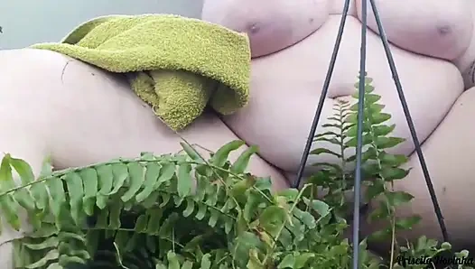 Мачеха делает видео для друга пасынок, обучающего садоводство, часть 01