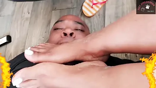 Footjob pertama si cantik bee diva diles