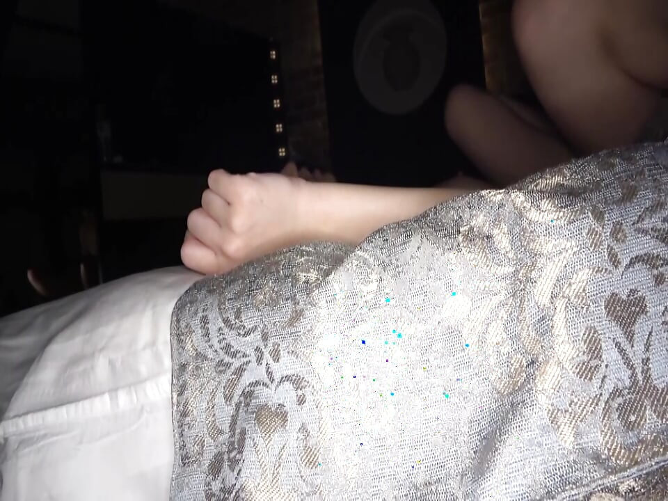 A087G12 Viehättävillä ja söpöillä kasvoilla, eloisalla tytöllä, jolla ei ole ujoja viboja, ja uskomattomalla tytöllä, hän saa villin seksikuvauksen vastaavalla sovelluksella!