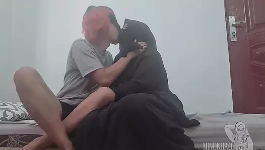 Моя невестка в хиджабе - девственница, Minokiiko выбирает в качестве своего первого опыта