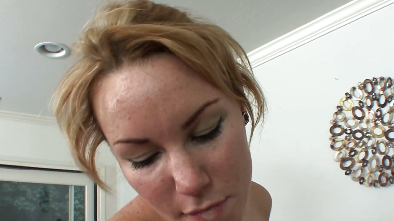 Lesbian milf lures her stepdaughter in a passionate dyke sex