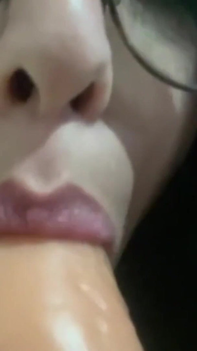 Epický okamžik z "Najdu morbidní děvku BabyLuna939 při masturbaci a naplním ji mlékem část 1"