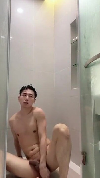 Stunning moment from "The secret of bathing"