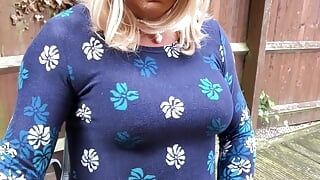 Amateur travestiet Kellycd2022 sexy milf in blauwe jurkpanty en hakken