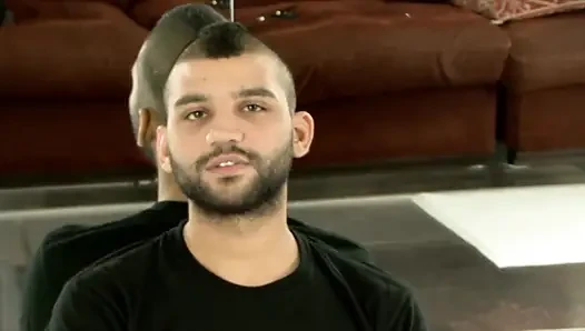 Kıllı adam jock sikişe başladı