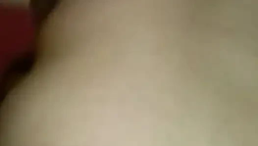 Pantat bahenol pelacur jalangku lagi asik ngentot memeknya sendirian