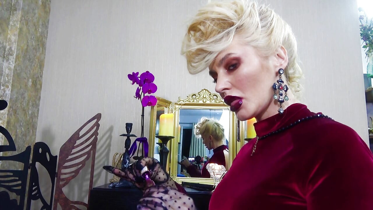 enslaved by  lipstick  kisses