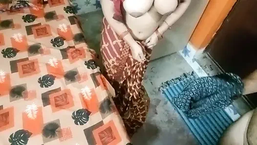 Kırmızı sari içinde çok güzel Hintli yenge