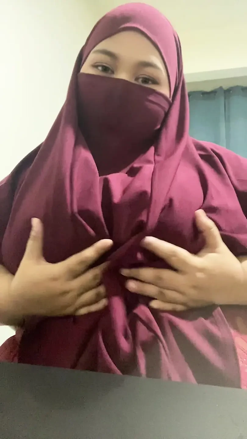 Muslim hijabi naughty wife