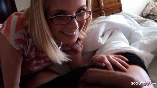 Privates Sexvideos mit der Nerd Ex Freundin Penny Pax im Urlaub