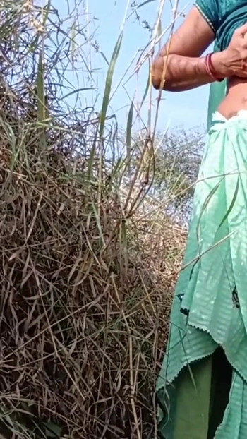 Desi šogorica ide u šumu kositi stočnu hranu, ja je pratim, šogorica se skinula i počela pritiskati | Isječak 1