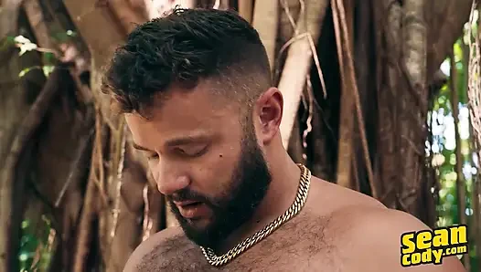 Sean Cody - holden'in rüyası ormanda tükürülürken ve yüzüne üç döl alırken gerçek oluyor