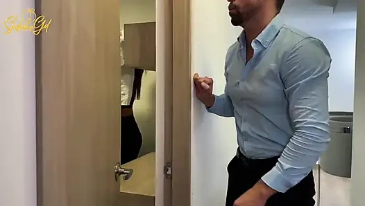 Karım bir hizmetçi tuttu ama bilmediğim şey şimdiye kadarki en seksi orta yaşlı seksi kadın olduğu ve sonra onu siktiğim