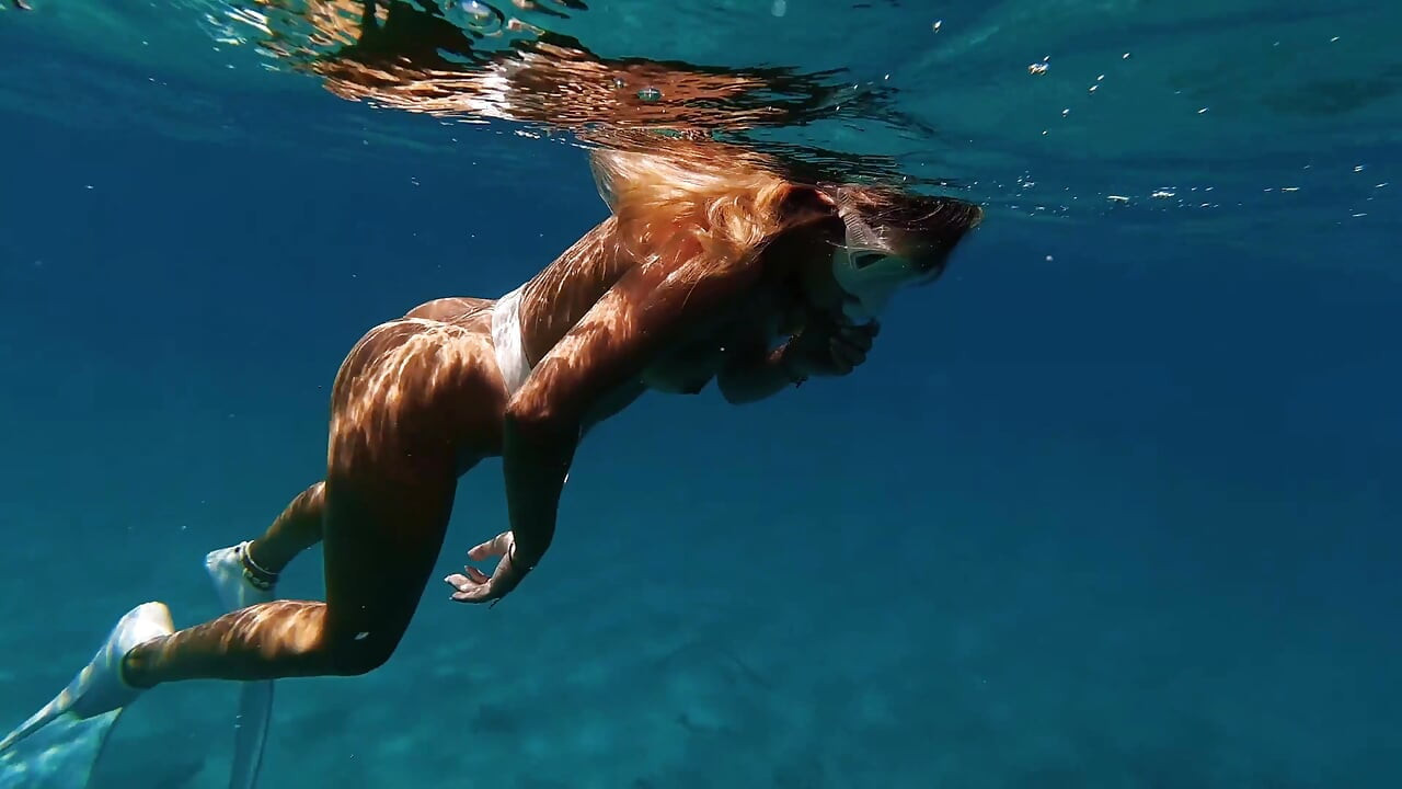 Big Ass Beauty Kayci Kaylani Nude Underwater Diving and Masturbation