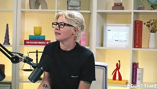 Khloe Kingsley Squirting on Camera & Red Flags | the Adult Time Podcast