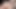豊満なブルネットの美女が震えるオーガズムに身を任せる