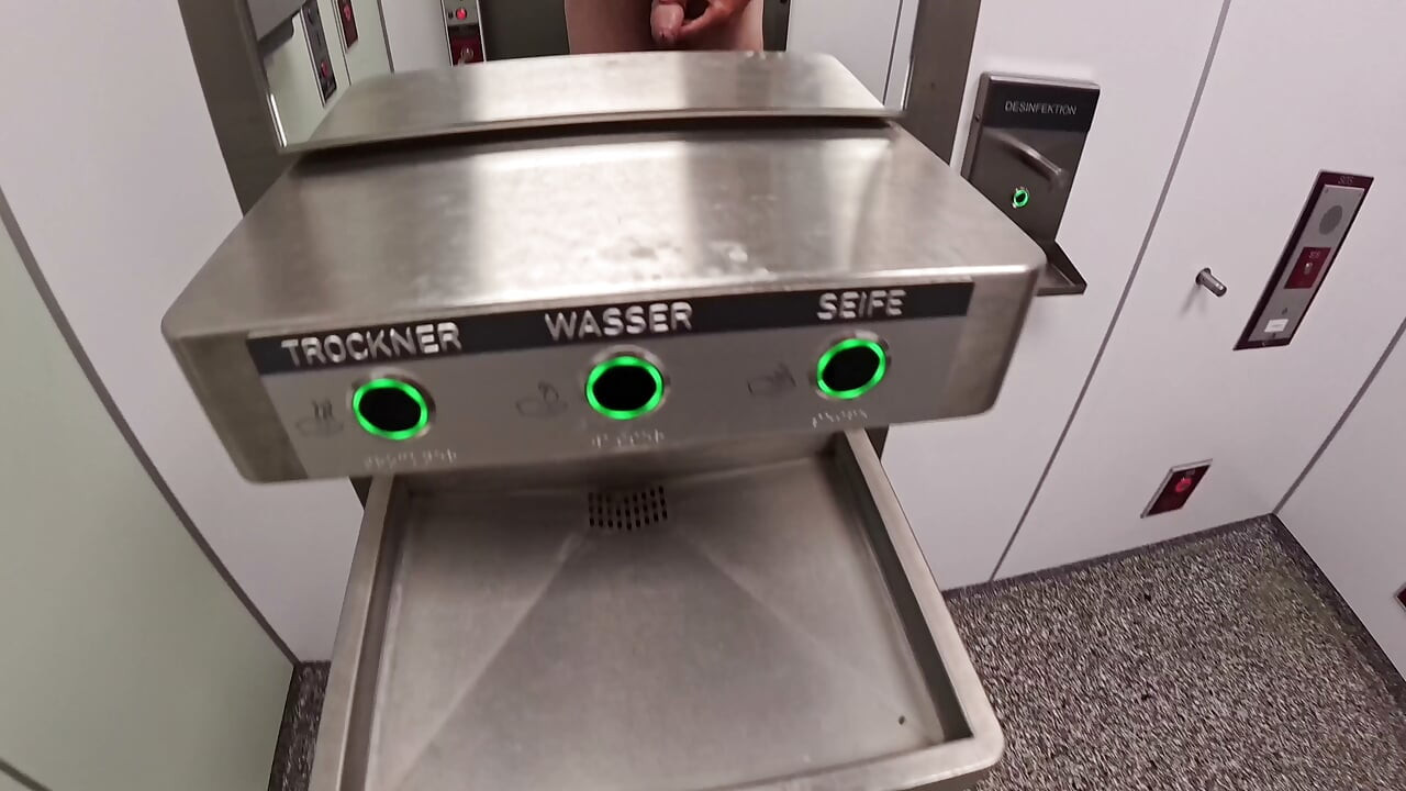 Wixxing in the public toilet