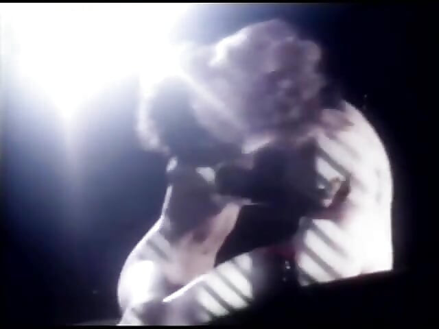 Electric Blue Special - Нощ в ревюбара на Пол Реймънд