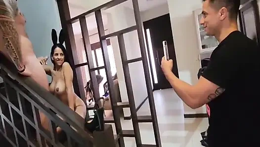 Ich habe ein Fotoshooting mit meinem Mann gemacht, aber wir wurden am Ende aufgeregt und riefen den Fotografen, mitzumachen. Teil 2. Complet