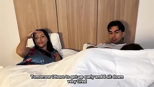 Üvey kardeşim beni oynamaya davet ediyor ve her şey kontrolden çıkıyor