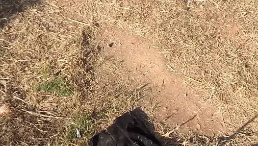 Siyah kalem etekle süpürme toprağı
