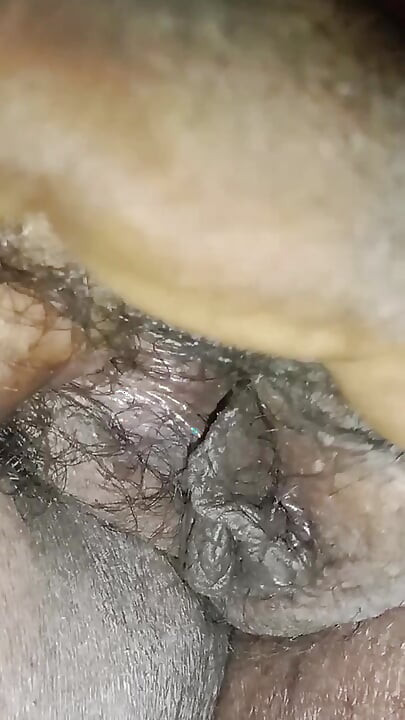 הכנסתי את האצבע שלי לנרתיק של אמא החורגת שלי והוצאתי את הדבש שלה, חלק 2