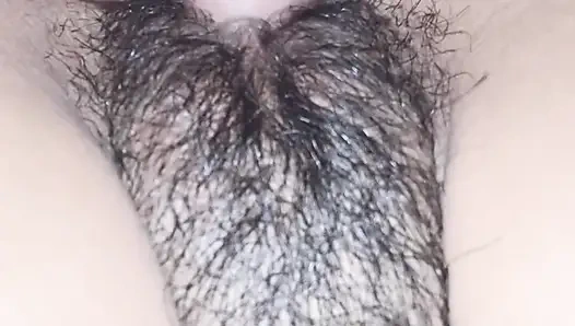 Genç üvey kız kardeş her zaman flört ediyor