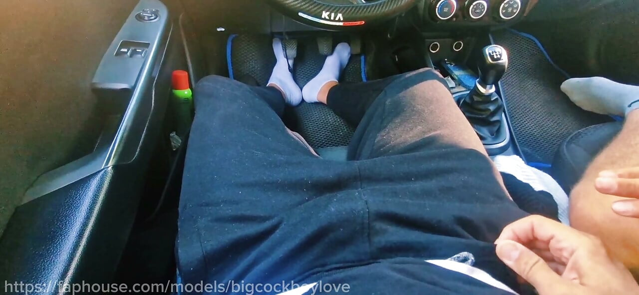 Inexperienced twink on the stroll gets fucked by big cocks with fountains of cum.