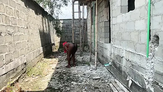 Kocam yeni tamamlanmamış binamızda beni sikiyor