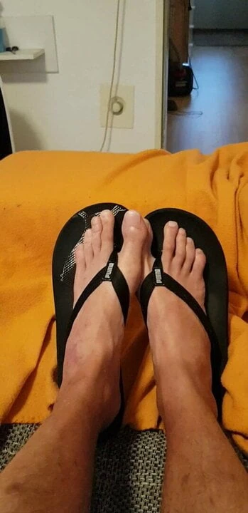 Boy feet in flipp flopps
