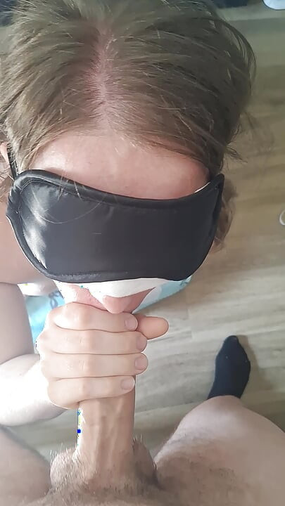 Curvy German Girlfriend gives Blowjob with Cumshot (POV)
