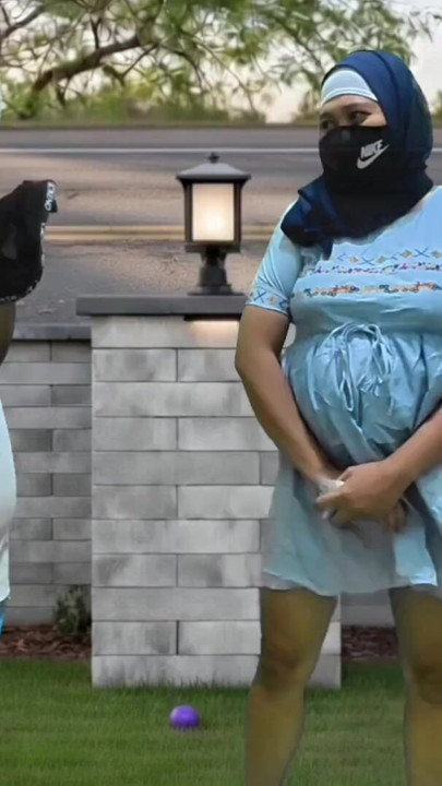 Istri muslim berhijab yang tukang selingkuh pamer memek di depan umum dan nyepong kontol orang asing demi uang viral… | Clip 1