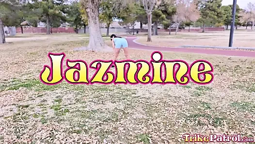 TrikePatrol asiatische MILf mit dicken titten genießt intensiven trainings-sex