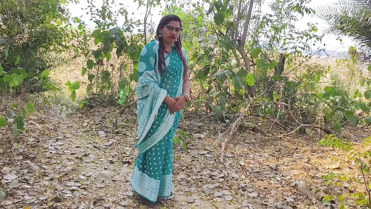 Soție sexy bengaleză de la țară își soțul și își întâlnește iubitul în aer liber, videoclip sexual bengalez