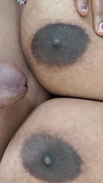Heta bröst med Stora pennis cum shot massage