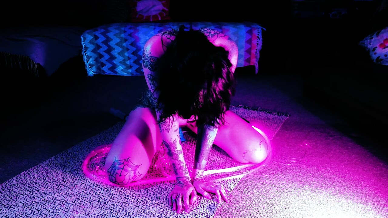 Neon Raver Lays A Clutch Of Eggs In UV Then Pisses: Ovipositor, Egg Play And Watersports Seduction