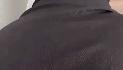 Ngentot dildo besar di balik dinding