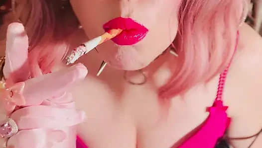 Schau zu, wie dein mädchen tina snua eine zigarette in rosa satin goves mit vielen ringen raucht - snap inhales, OMI OME driftende raucherin