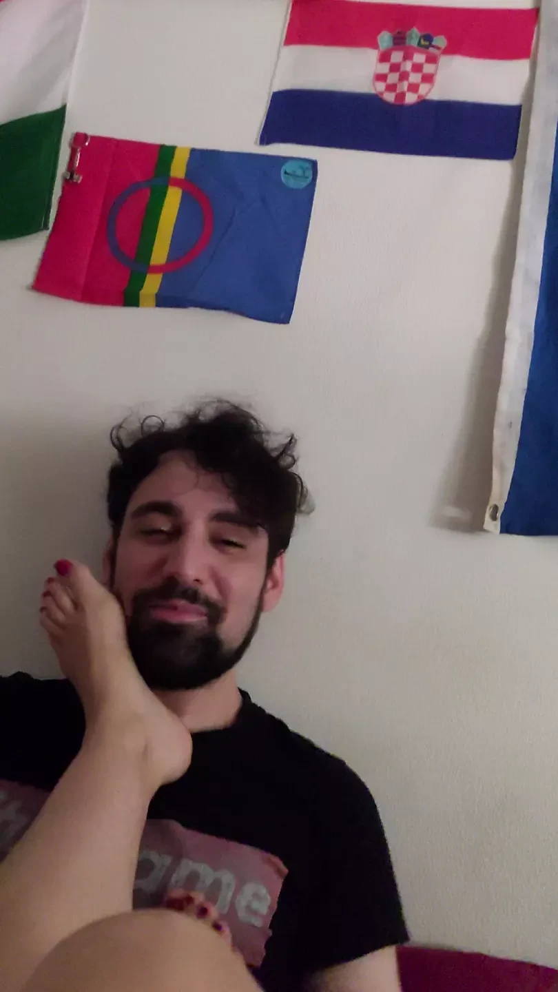 أسحب وقدمي في وجهه