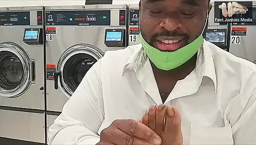 Kaki bahenol jasmine doe si suster nakal ini dientot habis-habisan sama kuku panjang sambil bugil