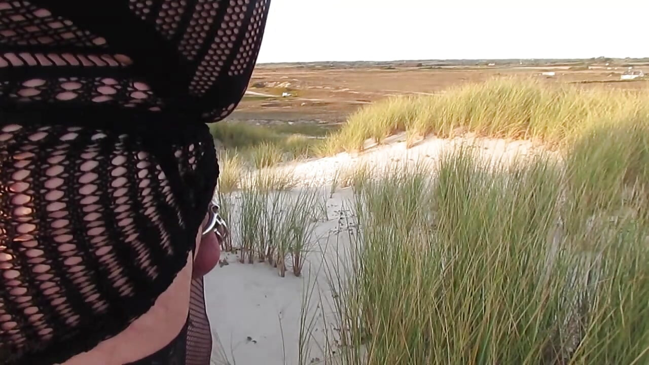 屋外の小さなペニス