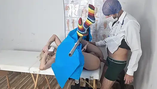 Гинеколог не знал, что его снимают!