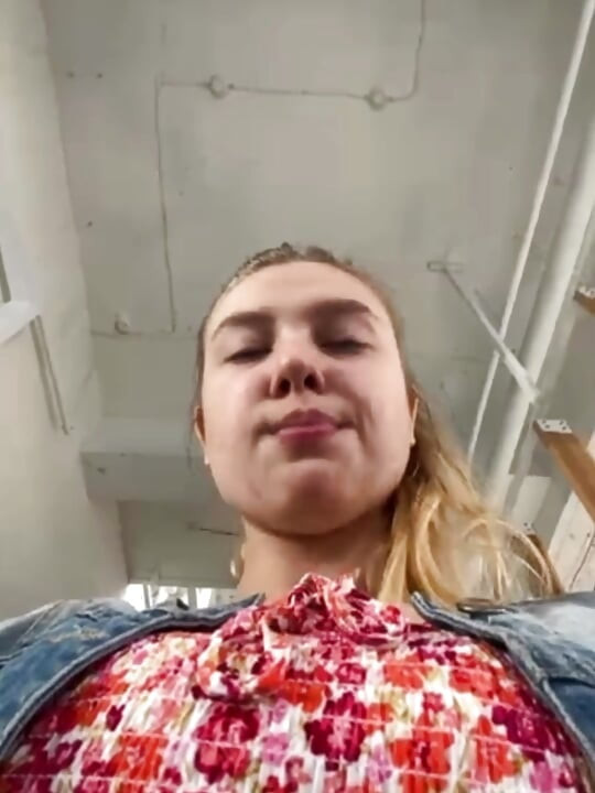 Public Squirting in the changing room with jucielussie