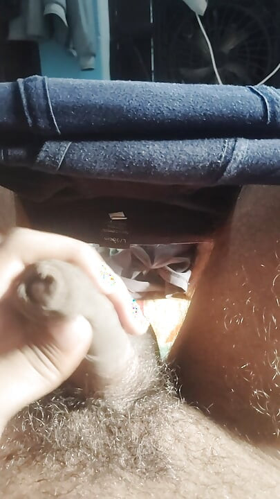 Мастурбация паренька дези. Большой член