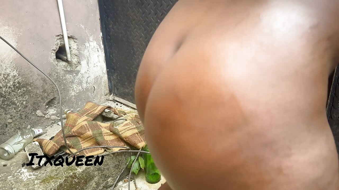 Ella solo quiere la prueba de mi polla africana
