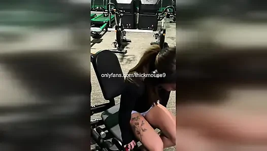 Üniversiteli sürtük amını parmaklarken canlı ig'e sert fışkırtıyor