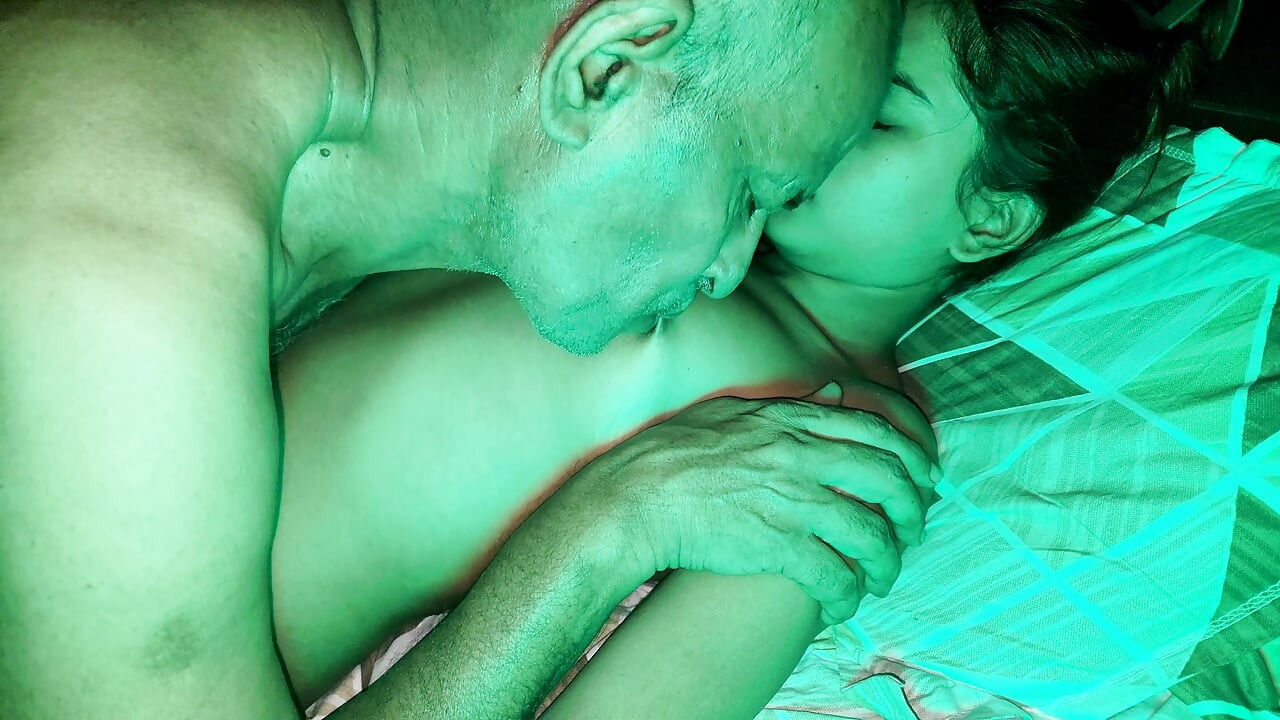 Hot Desi Indian Girl Injoy Sex In Dremy Night With Old Man Video