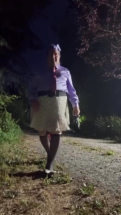 In a quick outfit with a little pleated skirt for a night out